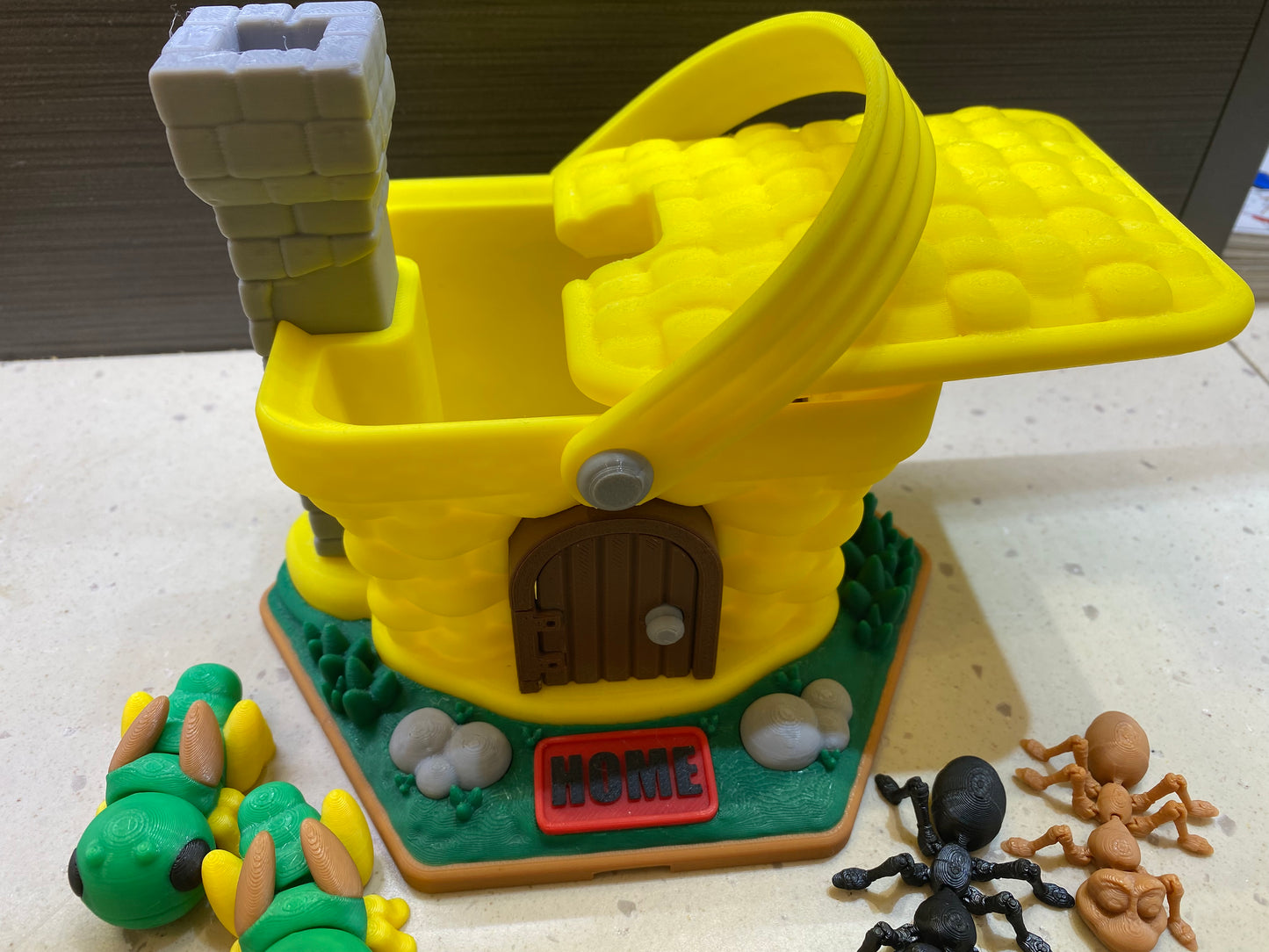 Grasshopper Picnic Basket - 3D Printed Diorama